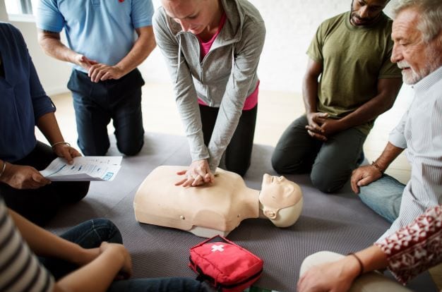 people Learning to do CPR at first aid course