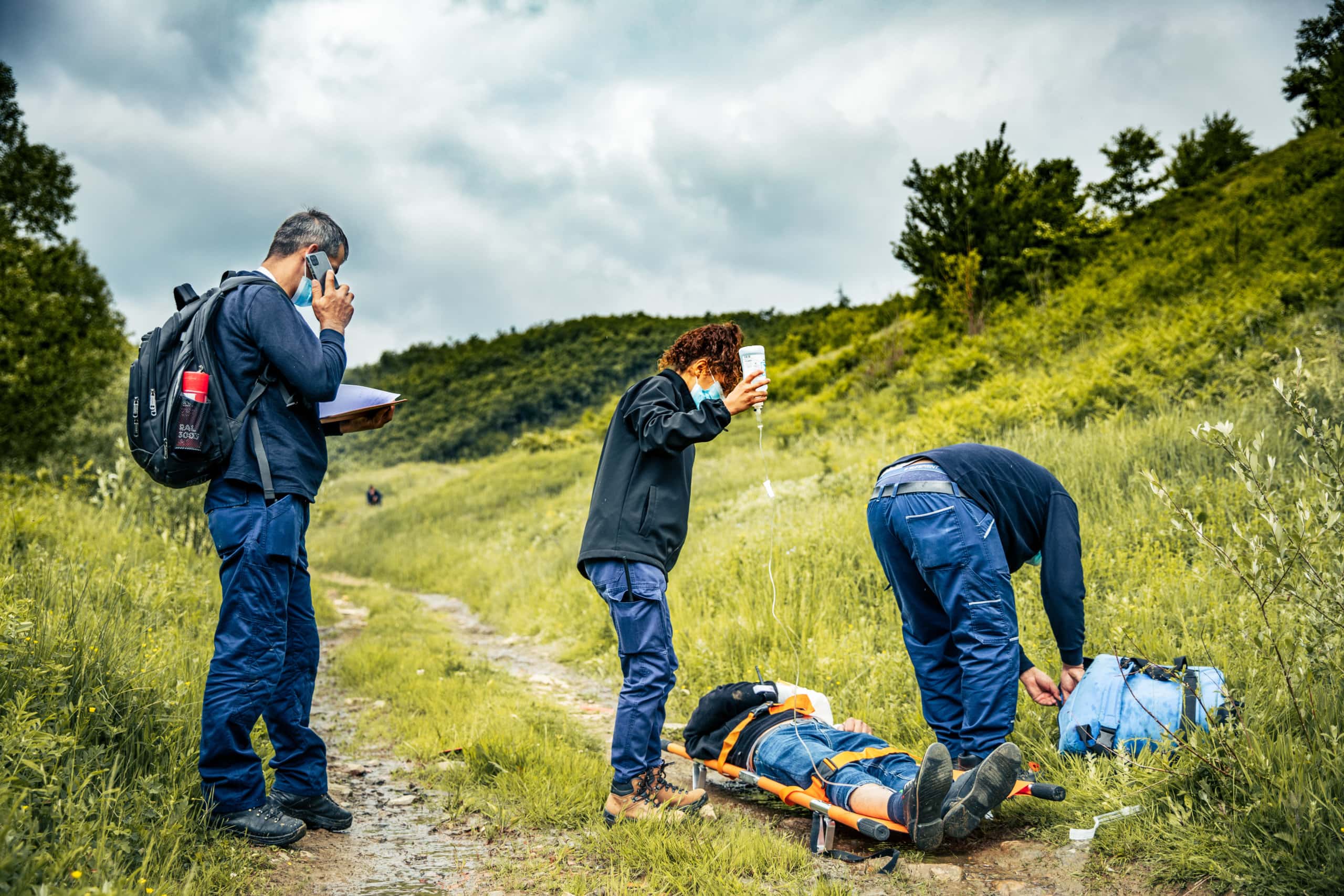 Casualty extraction exercise in the outdoors
